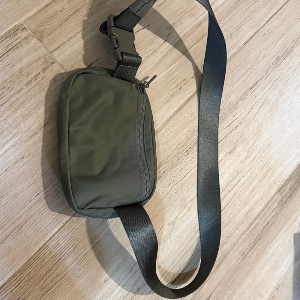 lululemon athletica grey Belt Bag - Picture 2 of 2